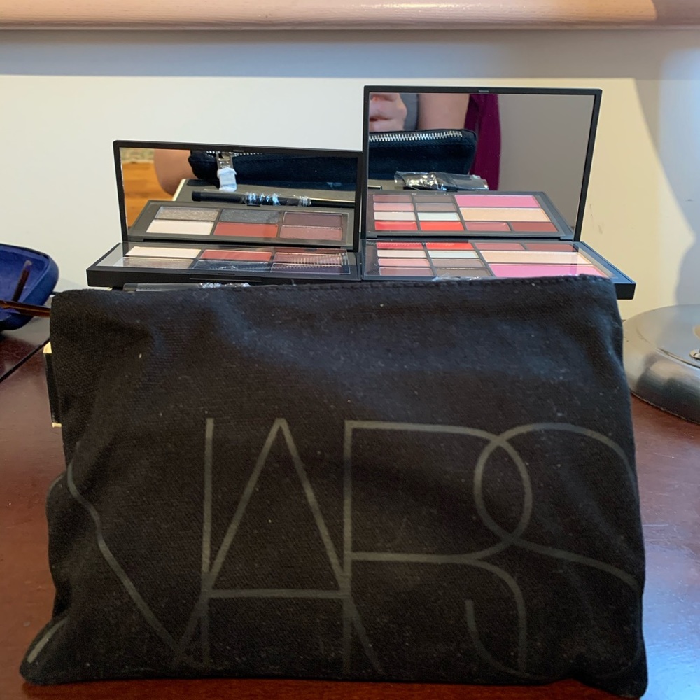 NARS Compacts - Picture 2 of 4